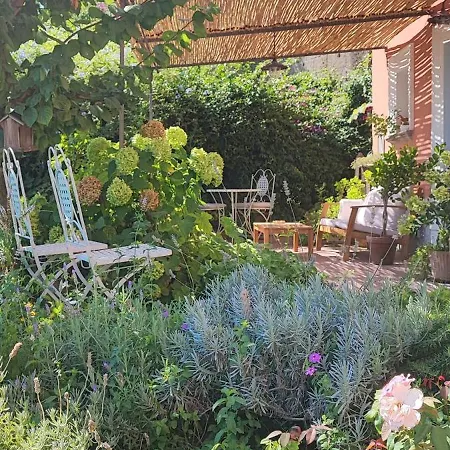 Lally's Garden Bed and Breakfast Σορέντο